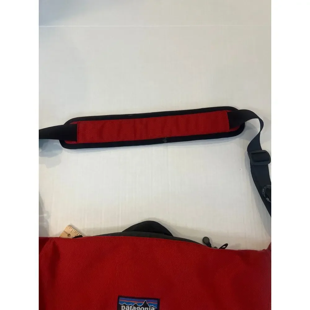 Patagonia Vintage Half Mass Messenger Bag Red Black